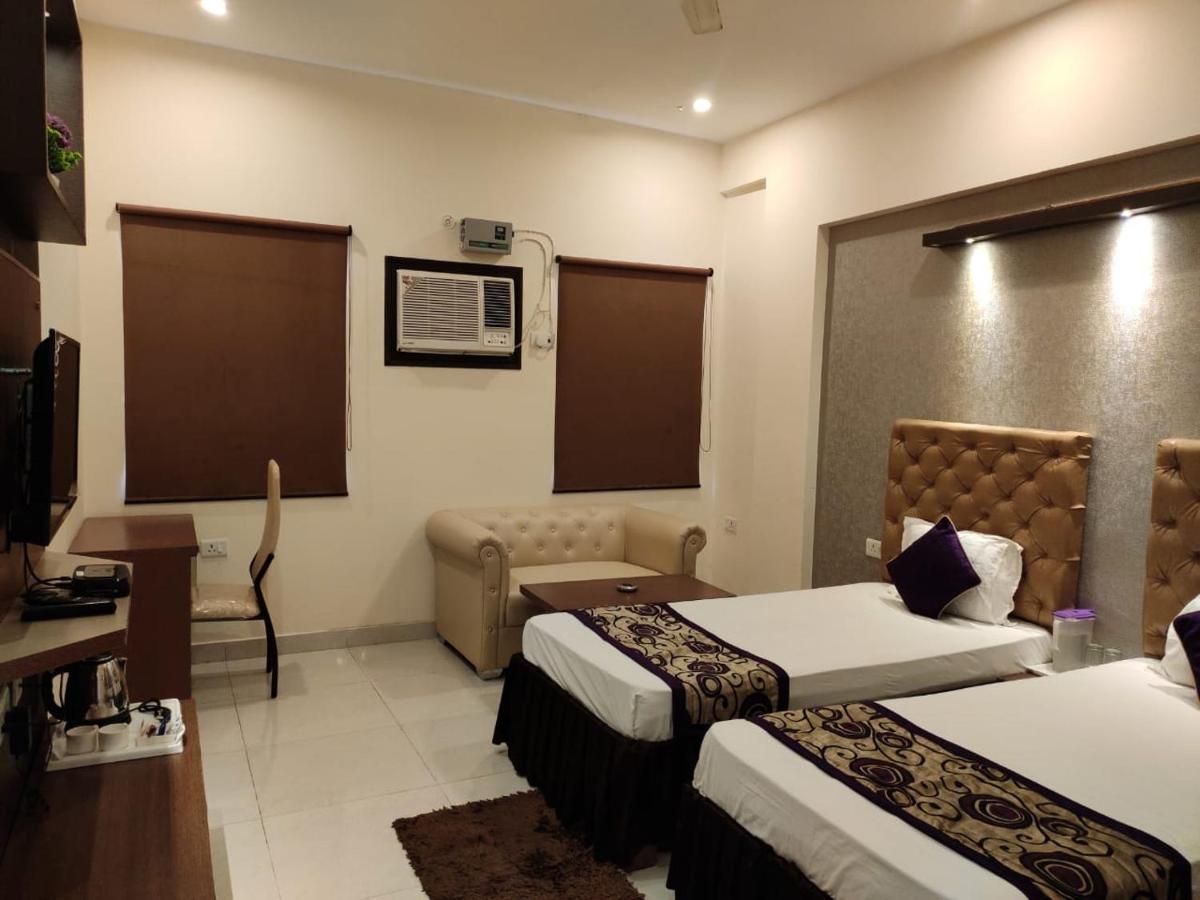 Maple Delite Hotel Lucknow Ngoại thất bức ảnh