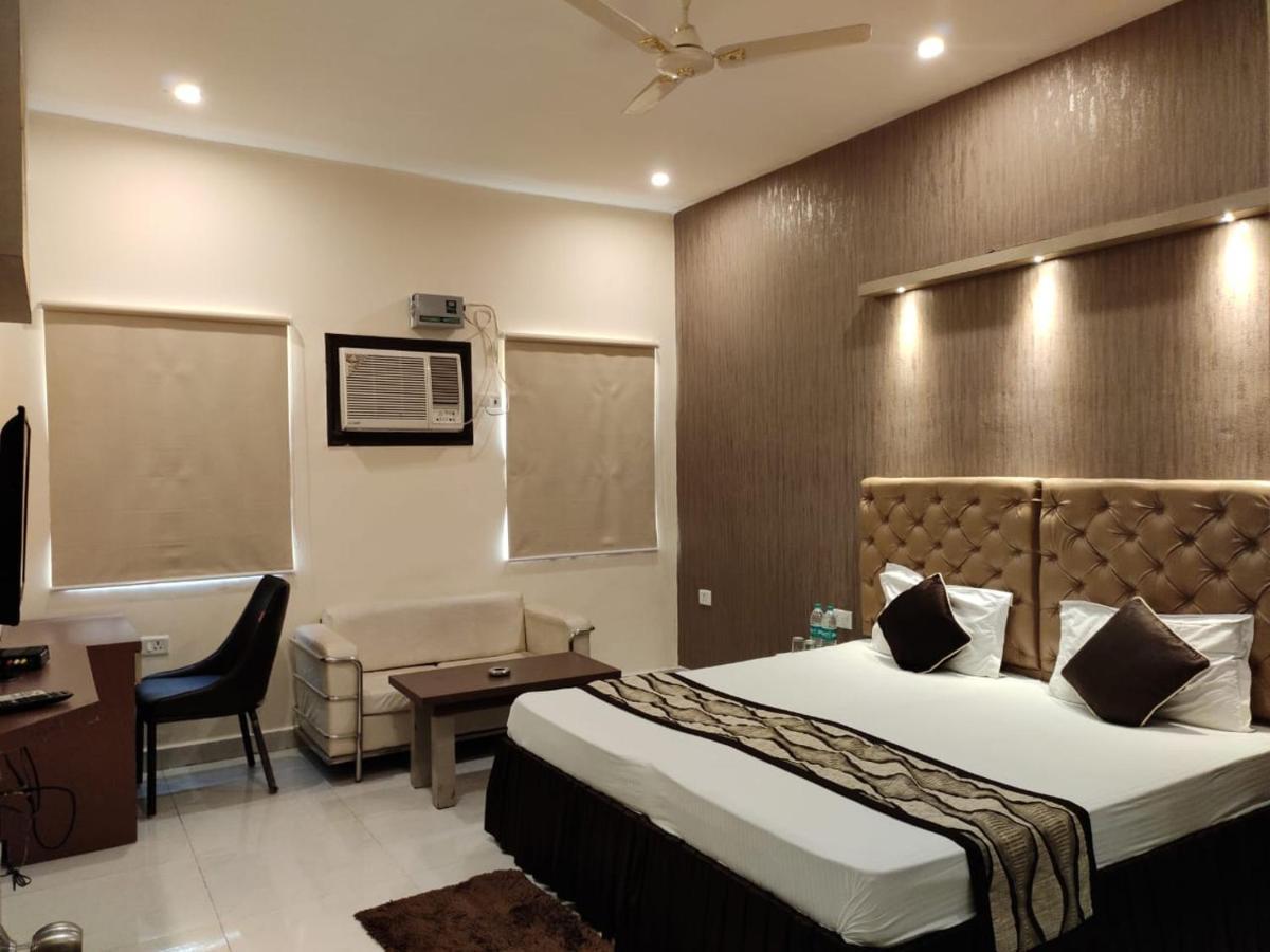 Maple Delite Hotel Lucknow Ngoại thất bức ảnh