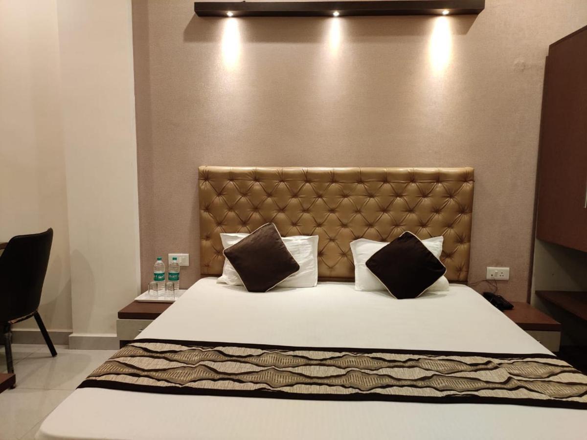 Maple Delite Hotel Lucknow Ngoại thất bức ảnh