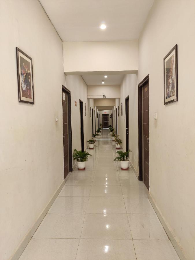 Maple Delite Hotel Lucknow Ngoại thất bức ảnh
