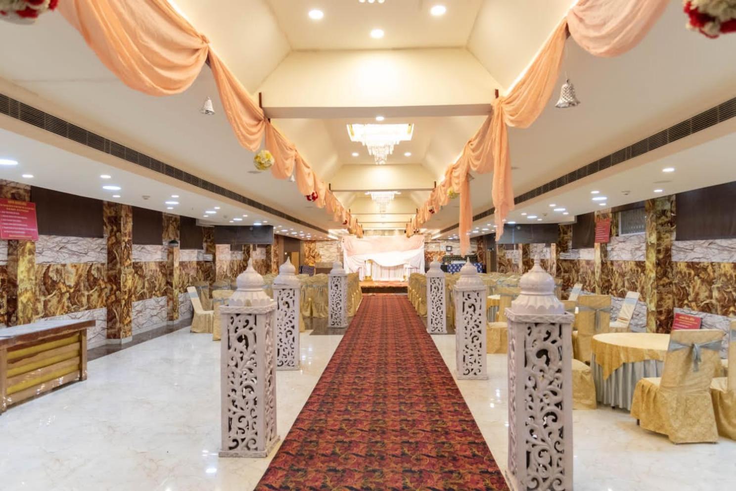 Maple Delite Hotel Lucknow Ngoại thất bức ảnh