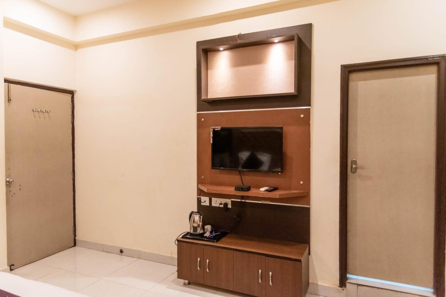 Maple Delite Hotel Lucknow Ngoại thất bức ảnh