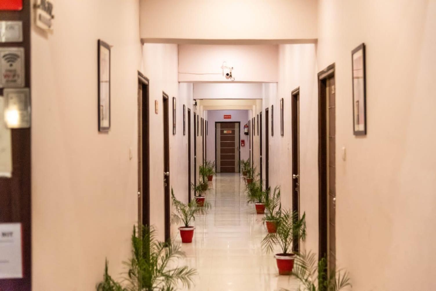 Maple Delite Hotel Lucknow Ngoại thất bức ảnh