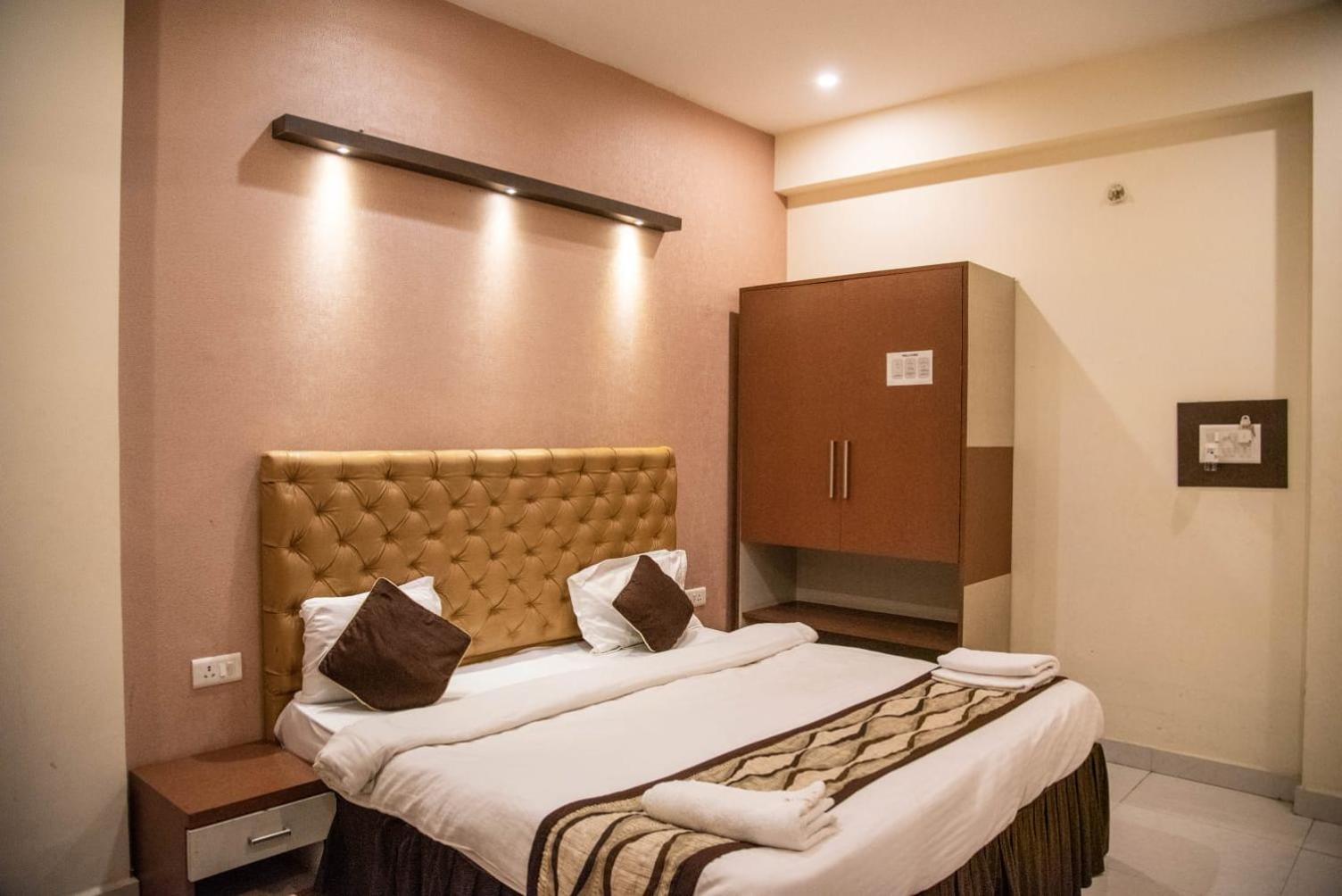 Maple Delite Hotel Lucknow Ngoại thất bức ảnh