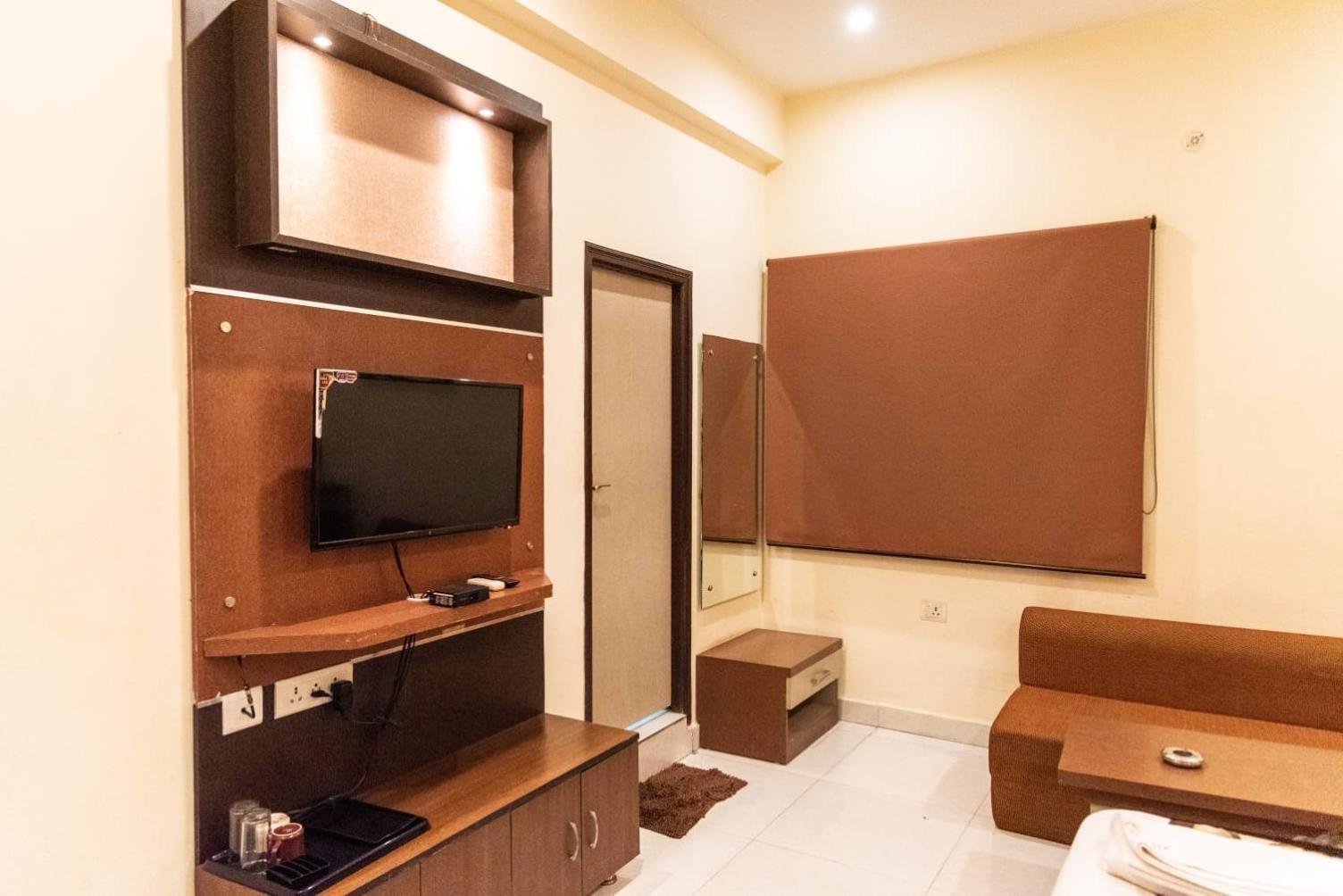 Maple Delite Hotel Lucknow Ngoại thất bức ảnh