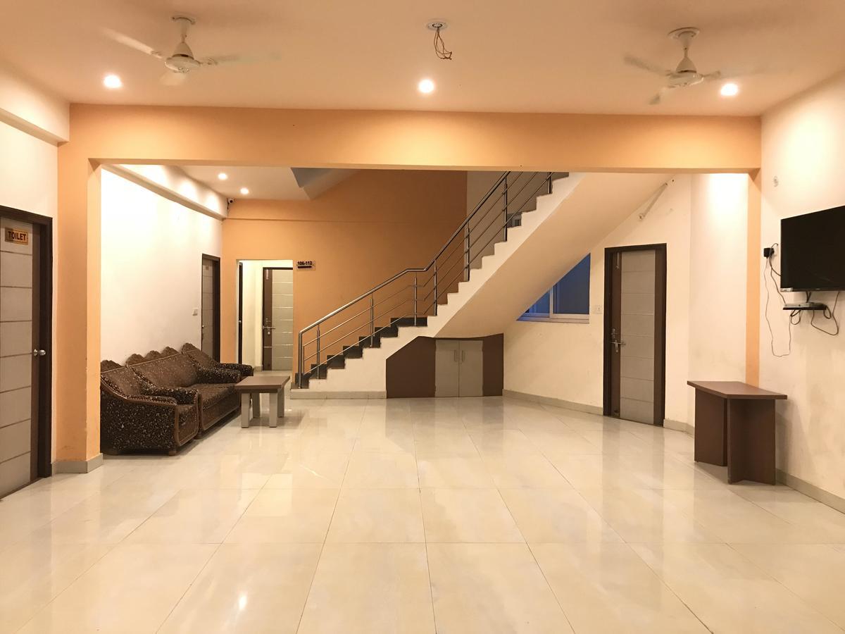Maple Delite Hotel Lucknow Ngoại thất bức ảnh