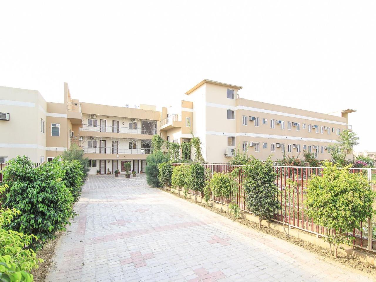 Maple Delite Hotel Lucknow Ngoại thất bức ảnh