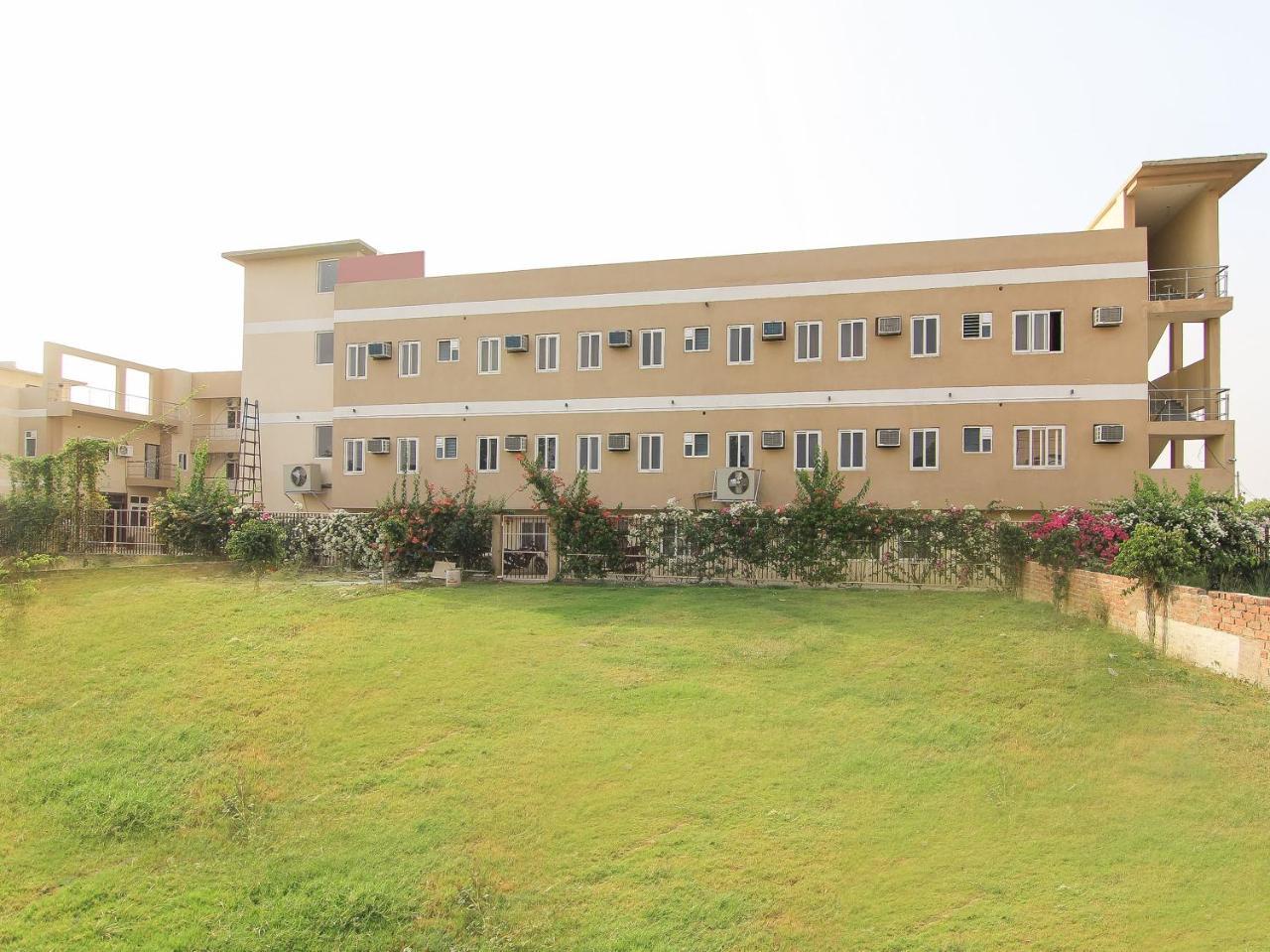 Maple Delite Hotel Lucknow Ngoại thất bức ảnh